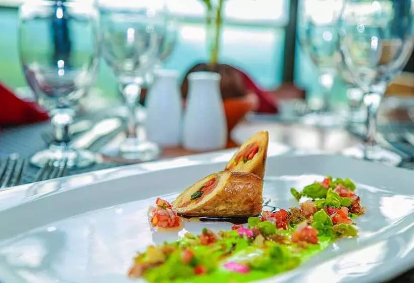 Hotel Oak Ray Tea Bush