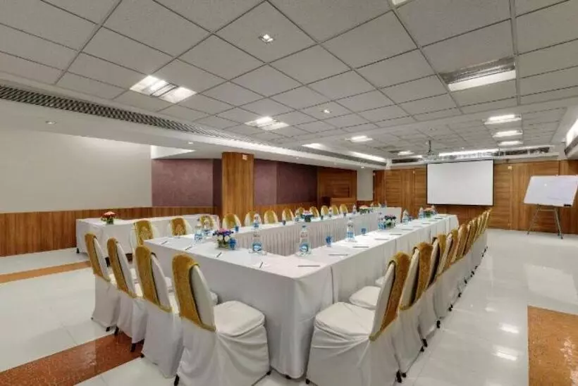 Отель The Fern Residency Mumbai