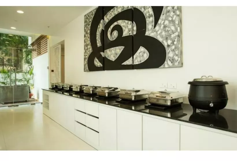 Отель The Fern Residency Mumbai