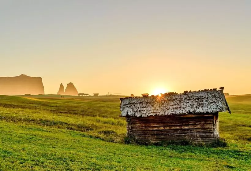 هتل Villa Kastelruth