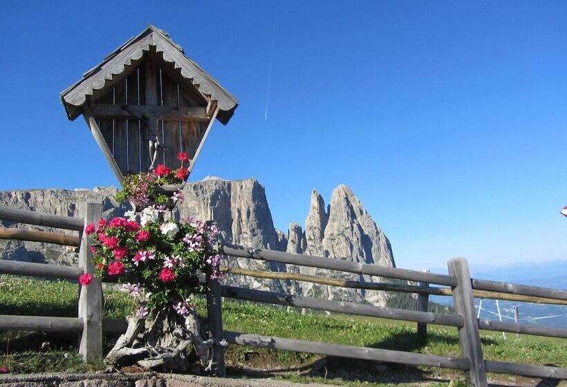 هتل Villa Kastelruth