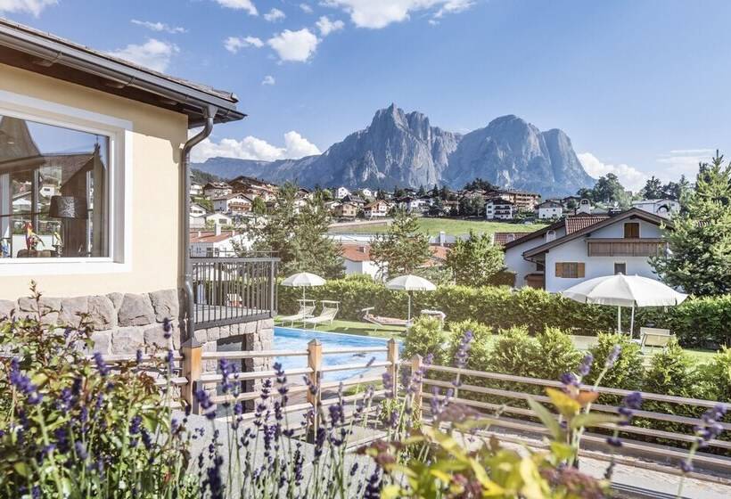 هتل Villa Kastelruth