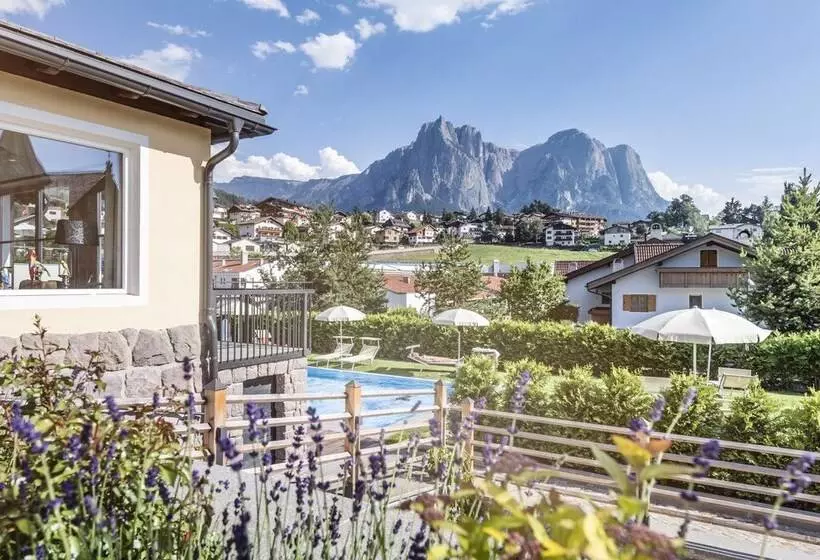 هتل Villa Kastelruth