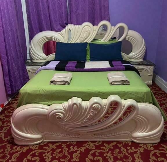 膳宿费 A Lavish Room In Queens