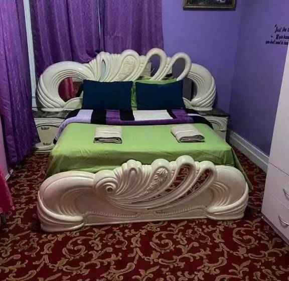 پانسیون A Lavish Room In Queens