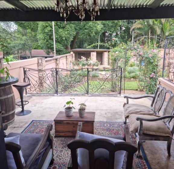 펜션 La Casa Nostra Villa Rose Garden Carmella