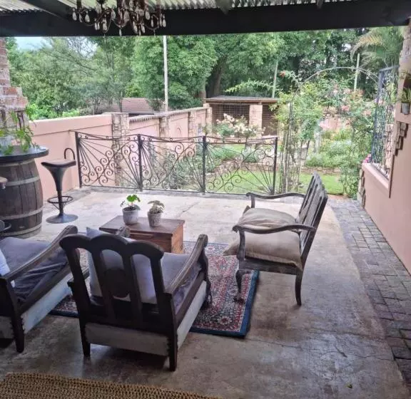 Majatalo La Casa Nostra Villa Rose Garden Carmella