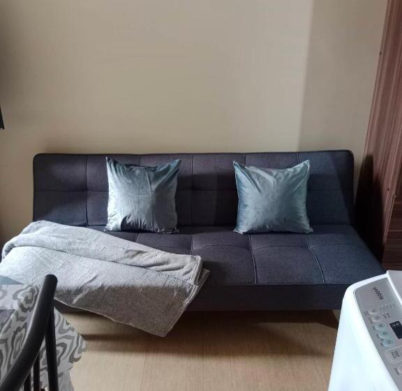 Avida Atria T2 C Short Walk Mall,esplanade,wifi,netflix,kitchen,pool