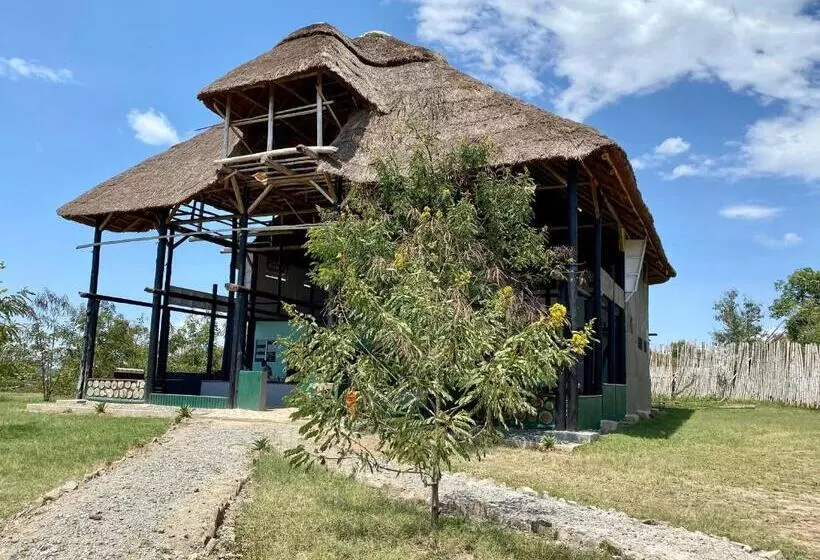 هتل Enshama Game Lodge And Campsite