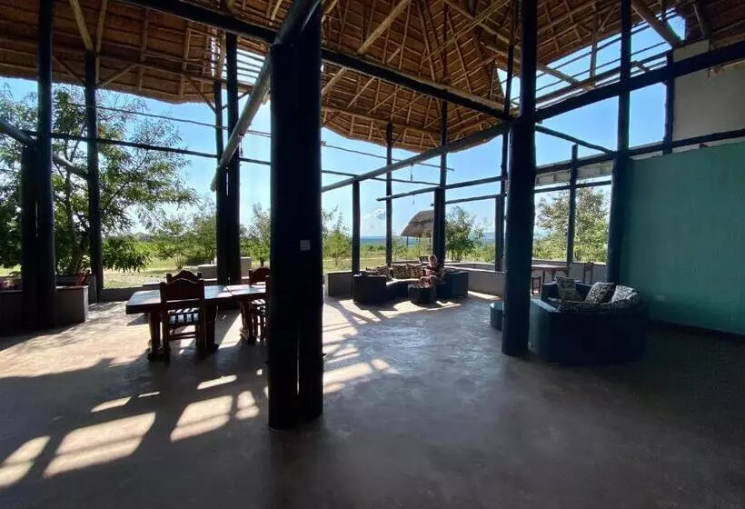 هتل Enshama Game Lodge And Campsite