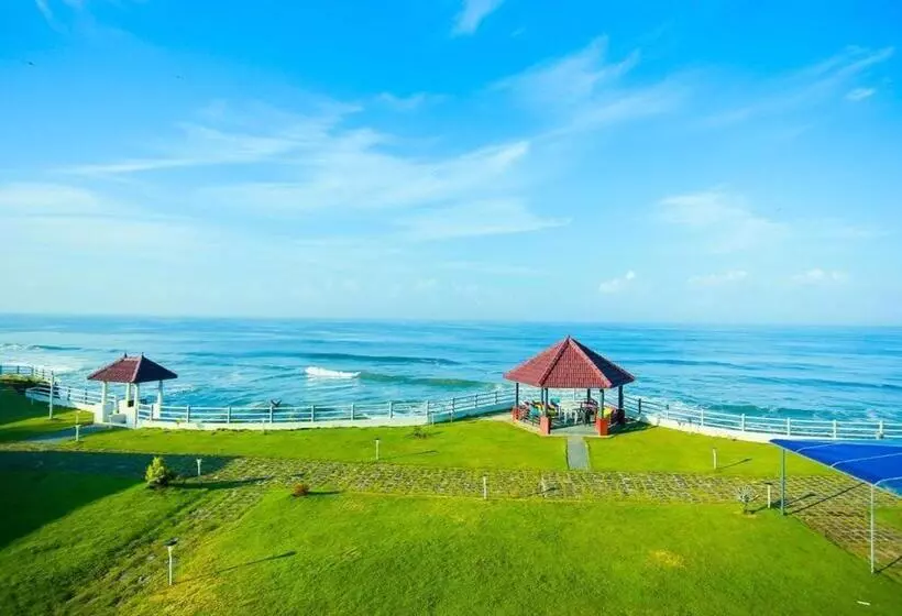 Hotelli The Marine Pride Beach Resort & Spa