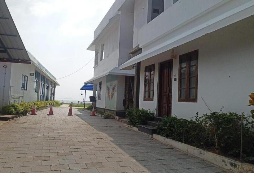 בית מלון כפרי The Marine Pride Beach Resort & Spa