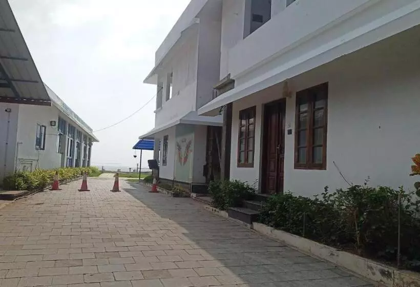 Hotelli The Marine Pride Beach Resort & Spa