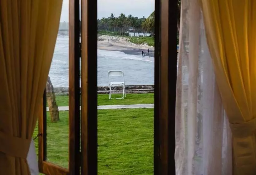 Hotelli The Marine Pride Beach Resort & Spa