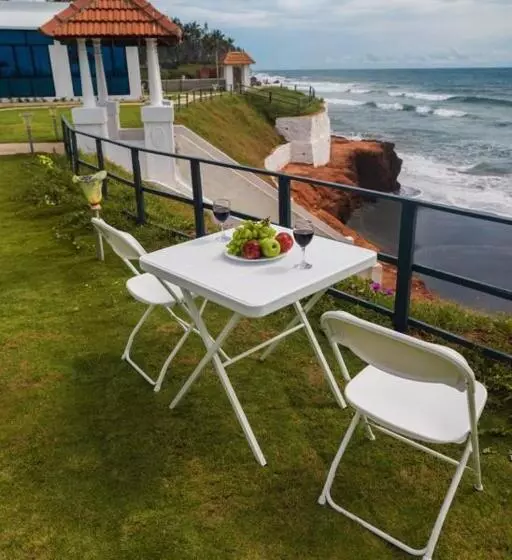 Hotelli The Marine Pride Beach Resort & Spa