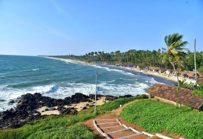 Hotelli The Marine Pride Beach Resort & Spa