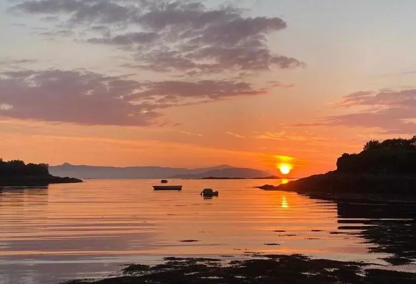 Majatalo Heatherbrae Cosy Wooden Pod