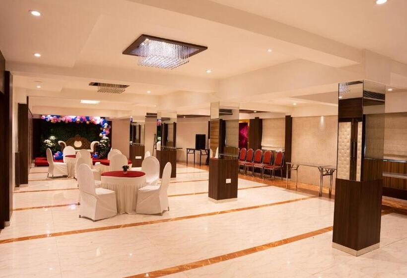 호텔 Gold Crest Business