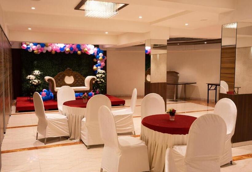 호텔 Gold Crest Business