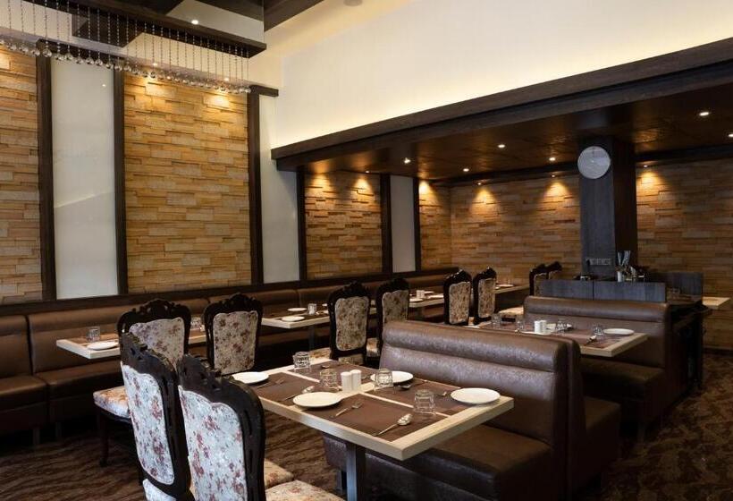 호텔 Gold Crest Business