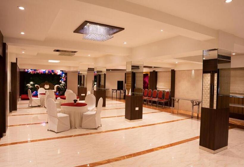 호텔 Gold Crest Business