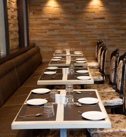 호텔 Gold Crest Business