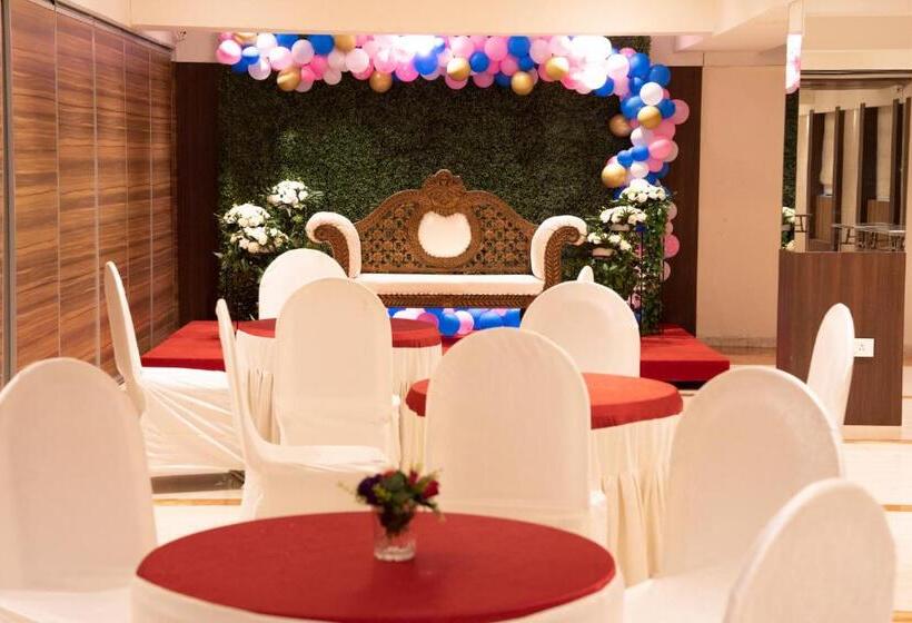 호텔 Gold Crest Business