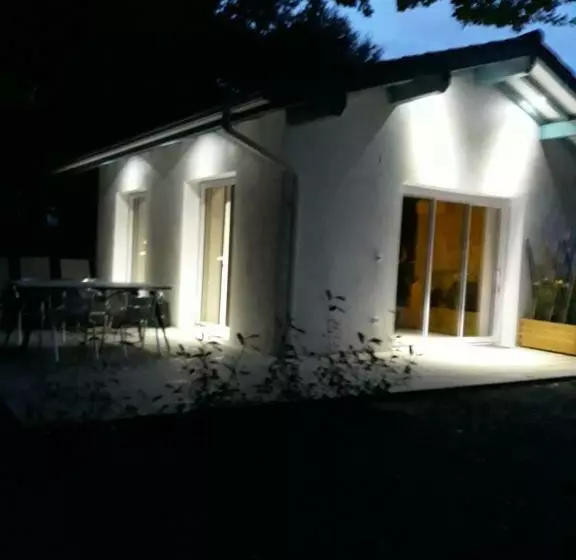 Aamiaismajoitus (B&B) Chambre D Hôtes Du Pin Avec Spa Privatif