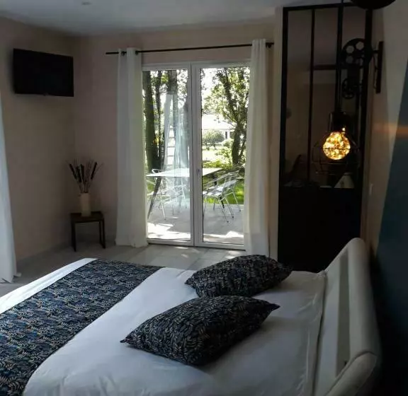 Aamiaismajoitus (B&B) Chambre D Hôtes Du Pin Avec Spa Privatif