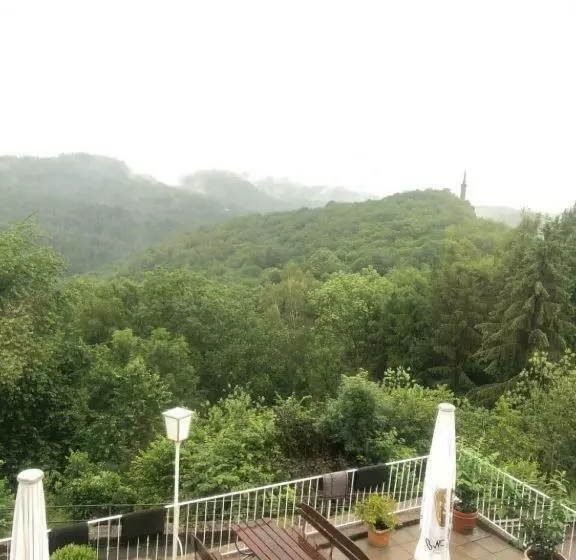 تختخواب و صبحانه Zur Schönen Aussicht