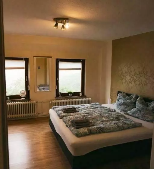تختخواب و صبحانه Zur Schönen Aussicht