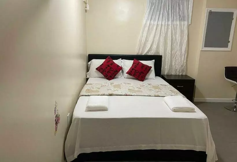 پانسیون A Private Room In Queens
