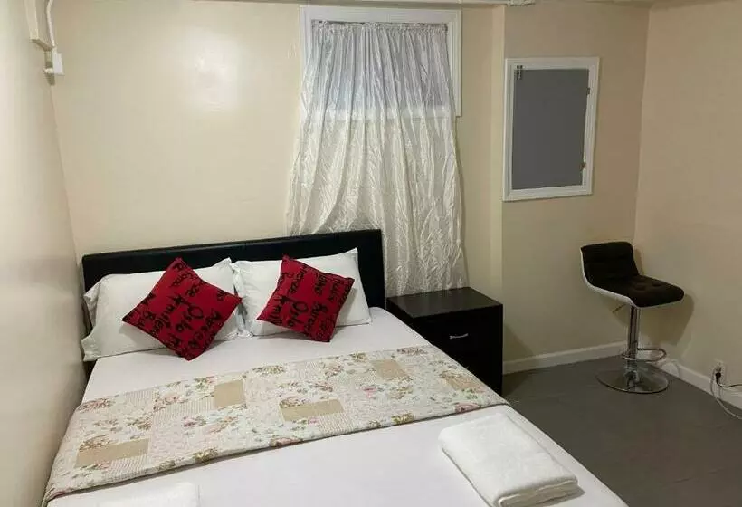 پانسیون A Private Room In Queens