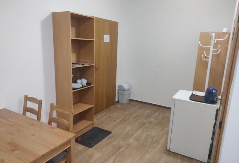 膳宿费 Suterénní Pokoj V Penzionu Kubu