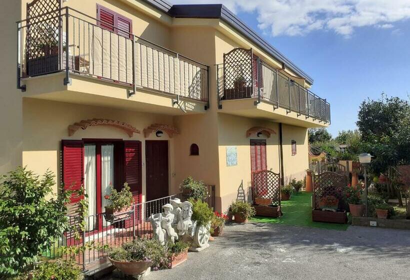 Green Paradise Holidays Villa Apartment