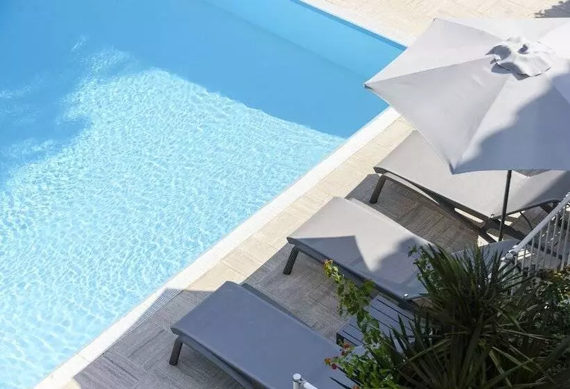 هتل Domaine Du Calidianus