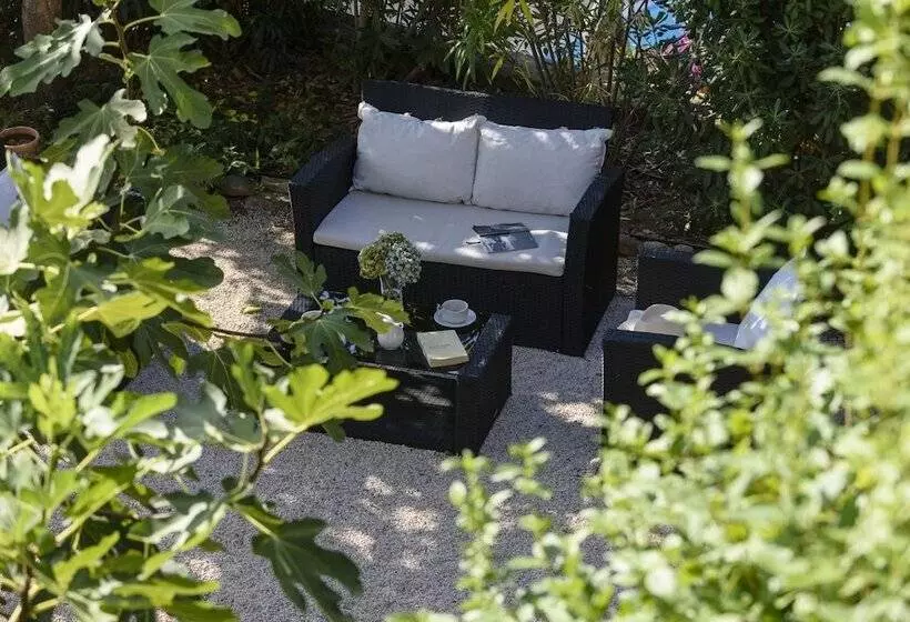 هتل Domaine Du Calidianus