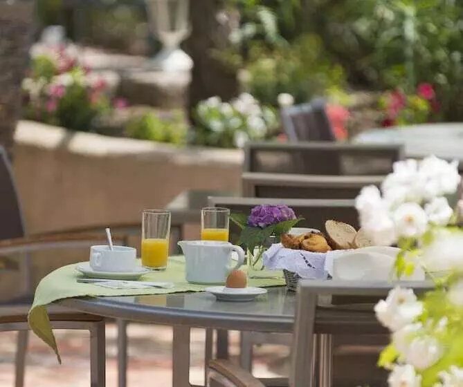 هتل Domaine Du Calidianus