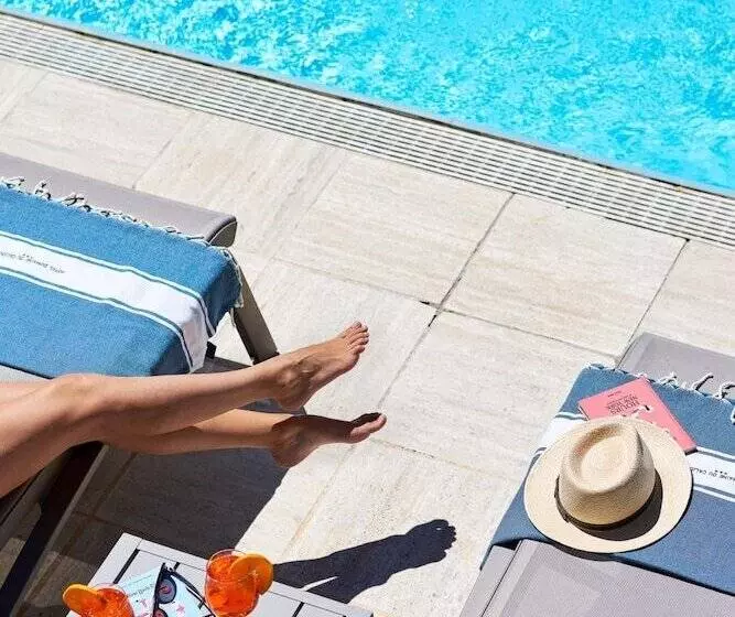 هتل Domaine Du Calidianus