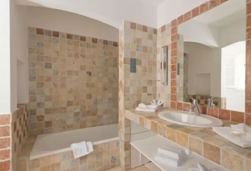 هتل Domaine Du Calidianus