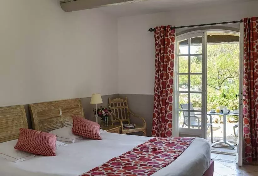 هتل Domaine Du Calidianus