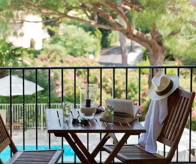 هتل Domaine Du Calidianus