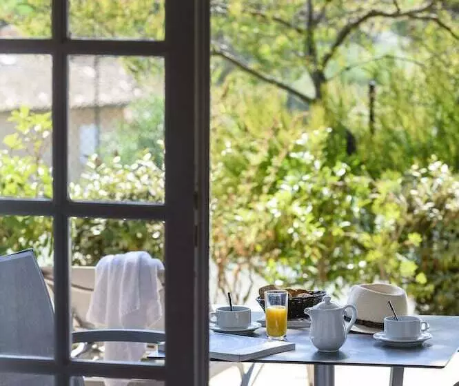 هتل Domaine Du Calidianus