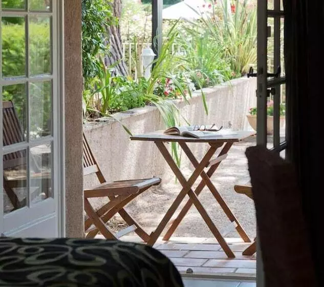 هتل Domaine Du Calidianus