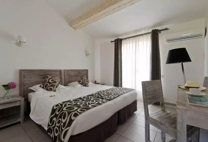 هتل Domaine Du Calidianus