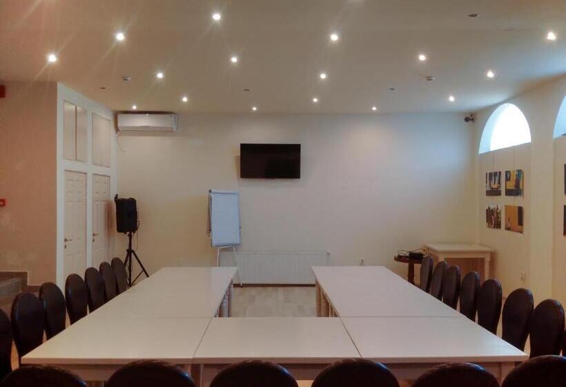 בית מלון כפרי Eden