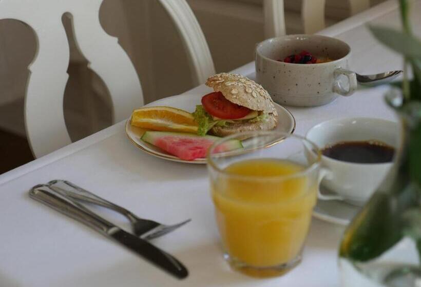 בית מלון כפרי Hennickehammars Herrgård