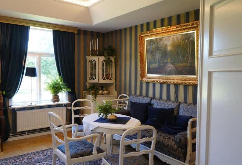 בית מלון כפרי Hennickehammars Herrgård