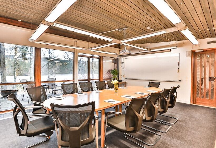 בית מלון כפרי Hennickehammars Herrgård