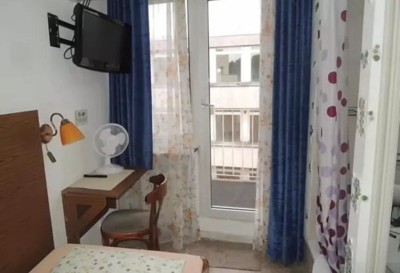 هتل Hostel Heinzelmännchen